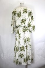画像4: INGEBORG / 鈴蘭ブーケプリントポリワンピース  オフ I-26-07-25-066-LO-OP-TE-ZI (4)