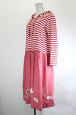 画像4: PINK HOUSE / ボーダーフード切り替えワッペンワンピース  赤×白 I-26-07-25-075-LO-OP-TE-ZI (4)