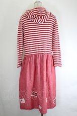 画像5: PINK HOUSE / ボーダーフード切り替えワッペンワンピース  赤×白 I-26-07-25-075-LO-OP-TE-ZI (5)