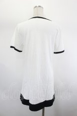 画像2: INGEBORG / カメリアモチーフ半袖カットチュニック  白Ｘ黒 I-26-07-26-030-LO-TO-SA-ZI (2)