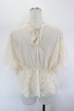 画像2: axes femme / 総刺繍Vネックブラウス  生成り I-26-07-26-001-AX-BL-TE-ZI (2)