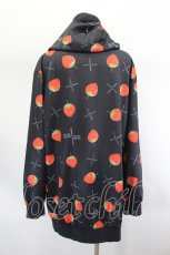 画像2: NieR Clothing / いちご柄パーカー  黒Ｘ赤 I-26-07-26-052-PU-TO-SA-ZI (2)