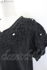 画像4: axes femme / 立体花モチーフレースＴシャツ  黒 I-26-07-26-013-AX-TO-TE-ZI (4)