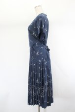 画像2: INGEBORG / チューリップ総柄半袖ワンピース  ネイビー I-26-07-27-052-LO-OP-SA-ZI (2)