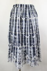 画像1: INGEBORG / フラワー刺繍チェックスカート  ネイビーチェックＸ白 I-26-07-30-095-LO-SK-SA-ZI (1)