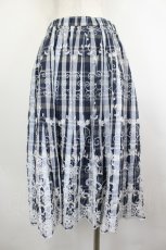 画像2: INGEBORG / フラワー刺繍チェックスカート  ネイビーチェックＸ白 I-26-07-30-095-LO-SK-SA-ZI (2)