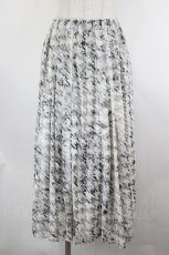 画像1: INGEBORG / 鈴蘭風総柄ロングスカート  グレーＸ白 I-26-07-30-096-LO-SK-SA-ZI (1)