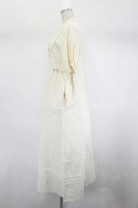 画像2: LEBECCA boutique / その先に続くワンピース  アイボリー I-26-08-01-053-LO-OP-TE-ZI (2)