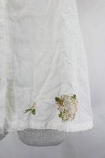 画像5: PINK HOUSE / シロツメクサブーケ刺繍半袖ブラウス  白 I-26-08-03-027-LO-BL-SA-ZI (5)