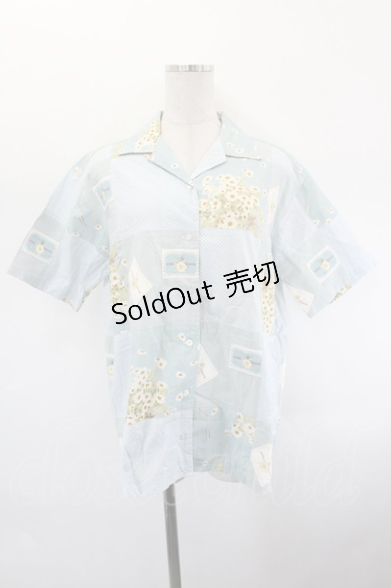 画像1: WONDERFUL WORLD / 雛菊ブーケ柄パッチワーク半袖シャツ  サックスＸ白 I-26-08-03-033-LO-BL-SA-ZI (1)