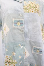 画像4: WONDERFUL WORLD / 雛菊ブーケ柄パッチワーク半袖シャツ  サックスＸ白 I-26-08-03-033-LO-BL-SA-ZI (4)