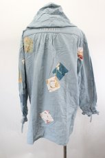 画像2: PINK HOUSE COLLECTION / ワッペンデザインフードブラウス  サックス I-26-08-03-036-LO-BL-SA-ZI (2)