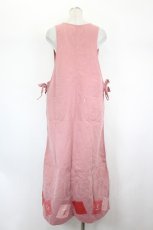 画像2: PINK HOUSE / 裾アルファベット刺繍ジャンパースカート  ピンク I-26-08-06-082-LO-OP-SA-ZI (2)