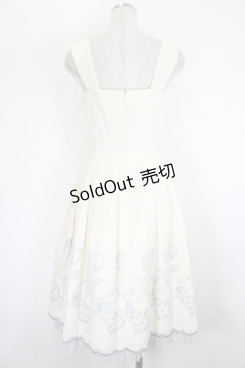 画像2: Emily Temple cute / バラ＆ウサギラメ刺繍ノースリーブワンピース  アイボリー I-26-08-07-057-ET-OP-SA-ZI (2)