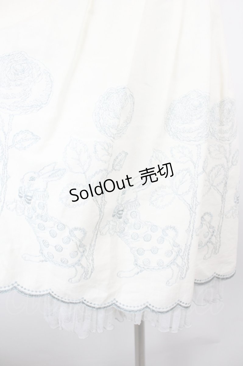 画像3: Emily Temple cute / バラ＆ウサギラメ刺繍ノースリーブワンピース  アイボリー I-26-08-07-057-ET-OP-SA-ZI (3)