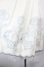 画像3: Emily Temple cute / バラ＆ウサギラメ刺繍ノースリーブワンピース  アイボリー I-26-08-07-057-ET-OP-SA-ZI (3)