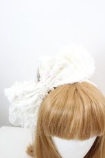 画像2: Angelic Pretty / Dressy Jewelカチューシャ  白 I-26-08-07-112-AP-AC-SA-ZI (2)