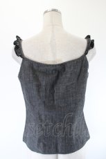 画像2: INGEBORG / フラワー刺繍フリルデニムキャミブラウス  黒デニム I-26-08-07-012-LO-TO-SA-ZI (2)