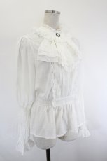 画像3: Forest Wardrobe 森林衣樹 / フリルジャボ付きハイネックフリルブラウス  白 I-26-08-09-007-LO-BL-SA-ZI (3)