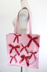 画像1: Maison de FLEUR / リボンサテンスクエアトートバッグ  ピンク I-26-08-09-115-LO-BG-TE-ZI (1)