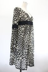 画像3: INGEBORG / シフォンフラワー総柄長袖ワンピース  黒Ｘアイボリー I-26-08-11-070-LO-OP-SA-ZI (3)
