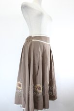 画像3: axes femme / 向日葵クロスステッチ刺繍スカート  ブラウン I-26-08-11-084-AX-SK-SA-ZI (3)