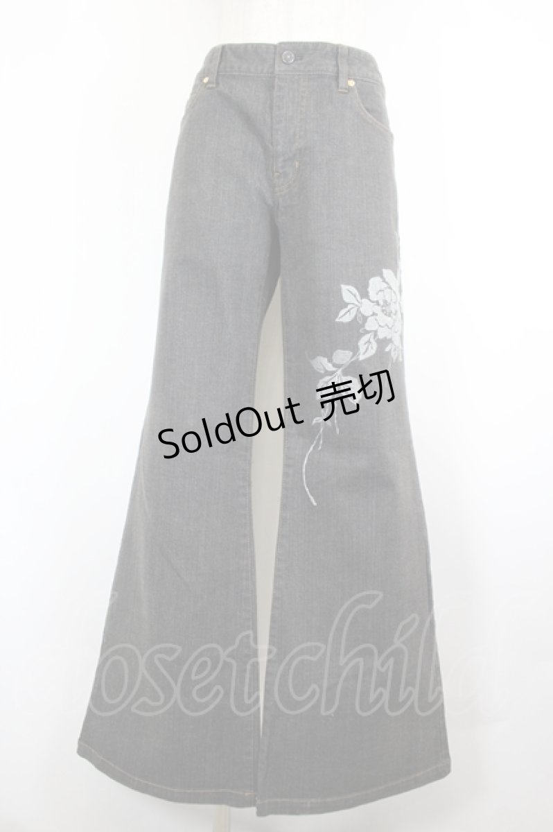 画像1: INGEBORG / 花刺繍デニムパンツ 13 黒デニム I-26-08-11-099-LO-PA-SA-ZI (1)