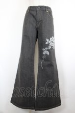 画像1: INGEBORG / 花刺繍デニムパンツ 13 黒デニム I-26-08-11-099-LO-PA-SA-ZI (1)