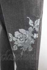 画像3: INGEBORG / 花刺繍デニムパンツ 13 黒デニム I-26-08-11-099-LO-PA-SA-ZI (3)
