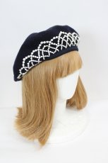 画像3: Jane Marple / レース刺繍ベレー  黒Ｘ白 I-26-08-15-113-JM-AC-SA-ZI (3)