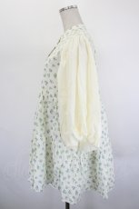 画像2: epine / arm balloon flower tunic one-piece  アイボリーＸ青 I-26-08-17-082-LO-OP-SA-ZI (2)