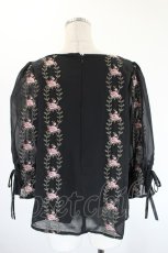 画像2: an another angelus / 壁紙ローズ刺繍プルオーバーブラウス F 黒 I-26-08-20-028-CA-BL-TE-ZI (2)