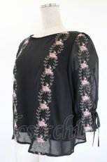 画像3: an another angelus / 壁紙ローズ刺繍プルオーバーブラウス F 黒 I-26-08-20-028-CA-BL-TE-ZI (3)