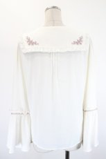 画像2: Amavel / チャイナ刺繍スクエア衿ブラウス  白Ｘピンク I-26-08-20-008-CA-BL-SA-ZI (2)