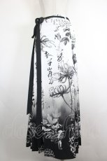 画像2: AdaNous / 曼珠沙華 巻きスカート  白Ｘ黒 I-26-08-20-098-PU-SK-SA-ZI (2)