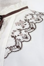 画像4: axes femme / 刺繍入スタンドカラーブラウス  生成りＸブラウン I-26-08-20-016-AX-BL-SA-ZI (4)