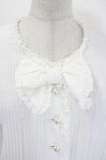 画像4: INGEBORG / ピンタック使いリボンポリブラウス  白 I-26-08-23-036-LO-BL-TE-ZI (4)