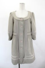画像1: axes femme / フロントレースノーカラーコートワンピース  ブラウン I-26-08-23-058-AX-JA-SA-ZI (1)
