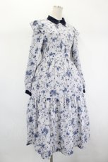画像4: axes femme POETIQUE / トワルドジュイ風花柄ワンピース  ブルーグレー I-26-08-23-089-AX-OP-TE-ZI (4)