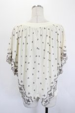 画像2: axes femme / 刺繍プリントスカラップ半袖トップス  アイボリーＸブラウン I-26-08-23-013-AX-TO-SA-ZI (2)