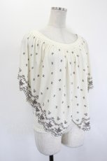 画像3: axes femme / 刺繍プリントスカラップ半袖トップス  アイボリーＸブラウン I-26-08-23-013-AX-TO-SA-ZI (3)