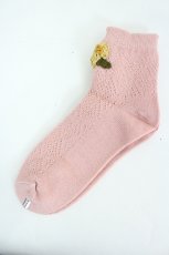 画像2: PINK HOUSE / フラワーモチーフニットソックス  ピンクＸ黄色Ｘ白 I-26-08-23-134-LO-ZA-SA-ZI (2)