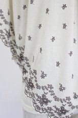 画像4: axes femme / 刺繍プリントスカラップ半袖トップス  アイボリーＸブラウン I-26-08-23-013-AX-TO-SA-ZI (4)