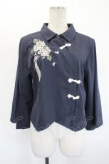 画像1: axes femme / ジャスミン刺繍チャイナブラウス F ネイビー I-26-08-23-015-AX-BL-TE-ZI (1)