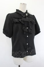 画像3: axes femme / リボン×ジャボブローチブラウス  黒 I-26-08-25-004-AX-BL-SA-ZI (3)