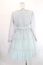 画像2: axes femme POETIQUE / シフォンチュール刺繍襟ワンピース  サックス I-26-08-25-090-AX-TO-TE-ZI (2)