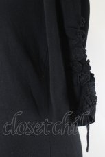 画像3: INGEBORG / 袖お花モチーフ付きニットトップス  黒 I-26-08-28-029-LO-TO-TE-ZI (3)