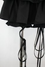 画像4: Amilige / ハイウエストエンブレムボタン付きフリルパンツ  黒 I-26-08-30-101-PU-PA-SA-ZI (4)