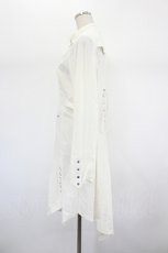 画像2: Ozz Croce / 刺繍入りスタンドカラーイレヘムロングブラウス  アイボリー I-26-09-02-070-OO-OP-TE-ZI (2)