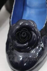画像4: YOSUKE by Leche / コサージュ付ストラップシューズ L ネイビー I-26-09-02-140-PU-SH-TE-ZI (4)